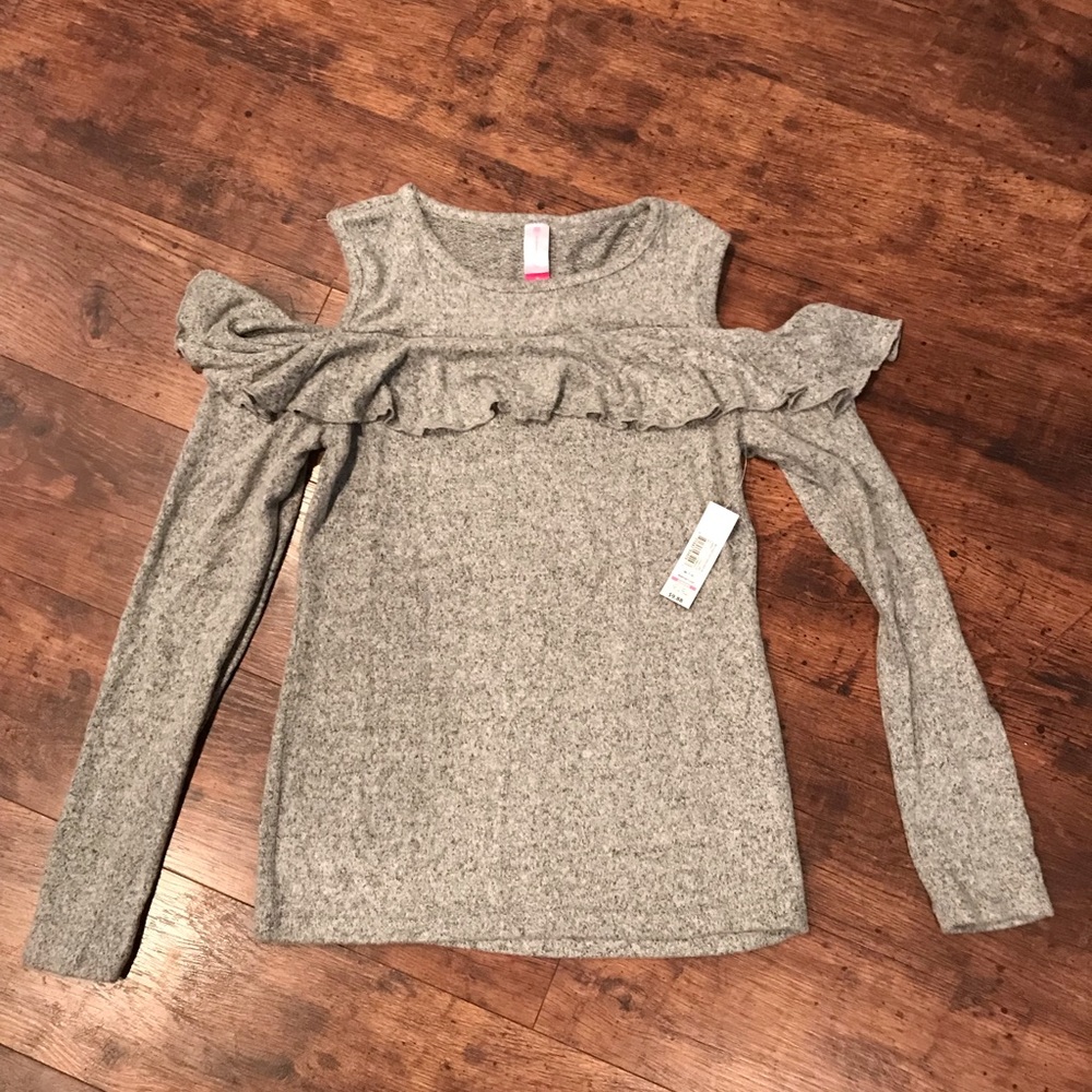 Long sleeve Cold shoulder top